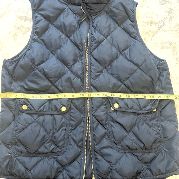 Navy quilted vest (size XL) - Picture 5 of 9